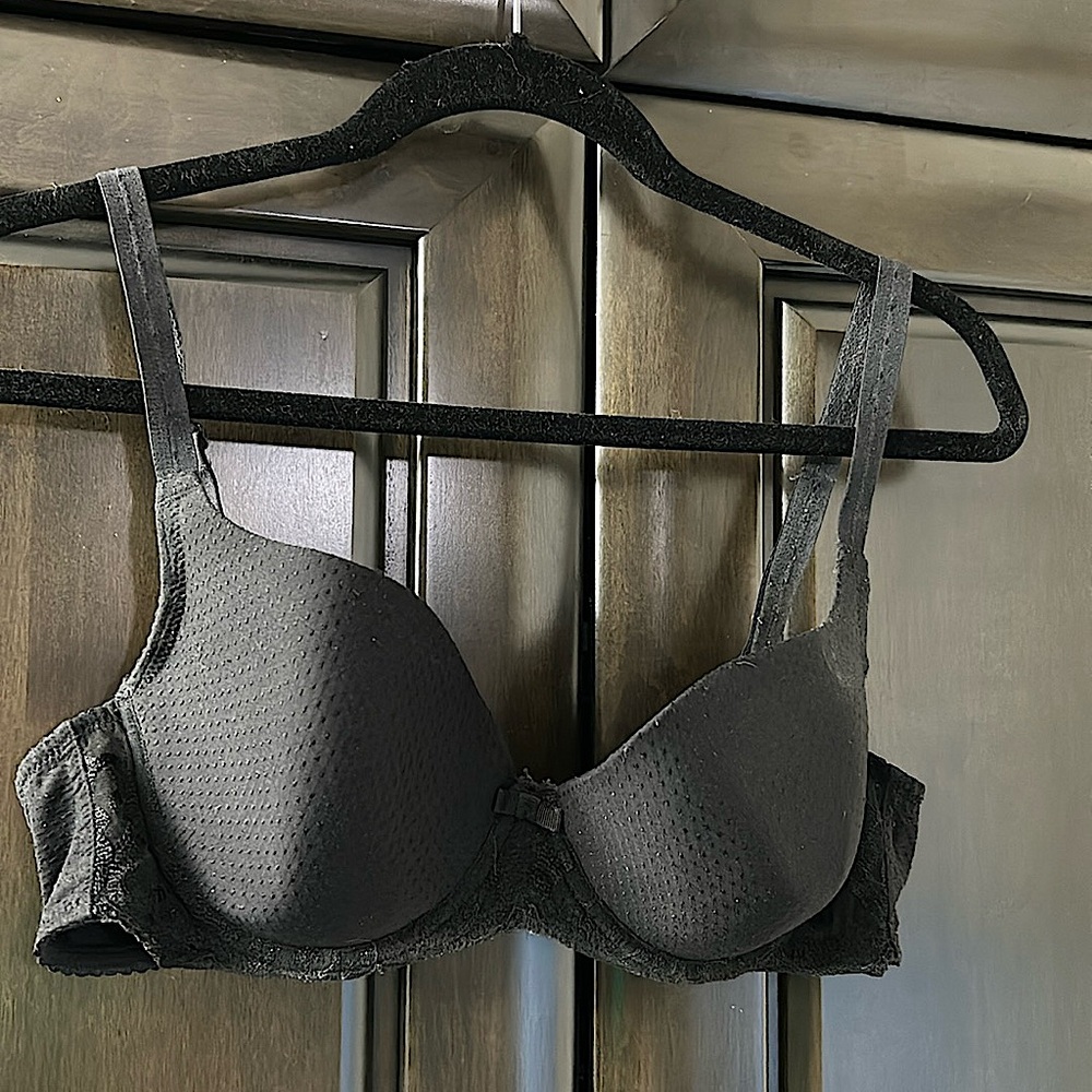 Triumph GUC 36C black tee shirt bra